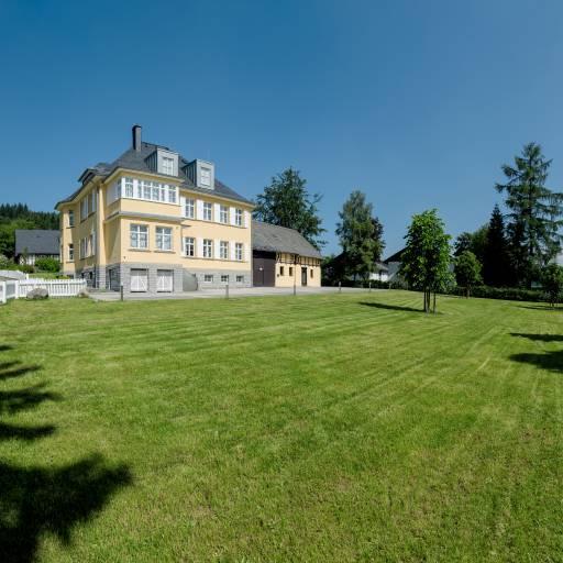 Außenansicht des Geländes um die Residenz Itterbach
