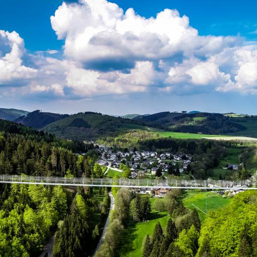 Hängebrücke Sauerland Skywalk Willingen mit Blick auf den Gutshof Itterbach