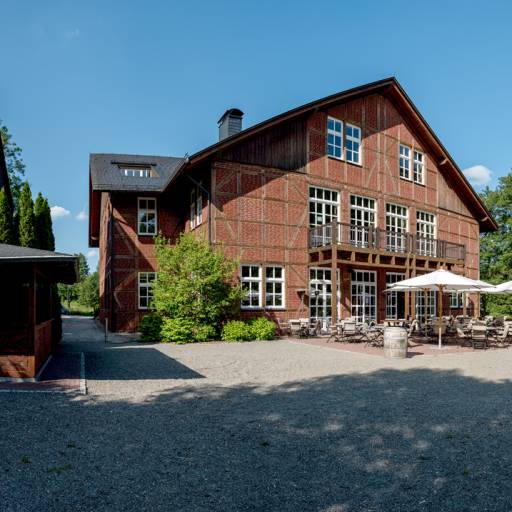 Terrasse und Hof Gutshof Itterbach