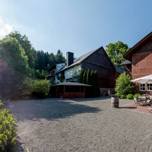 Hof und Terrasse Gutshof Itterbach