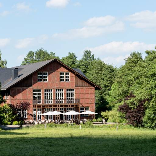 Außenansicht mit Terrasse und Garten Gutshof Itterbach